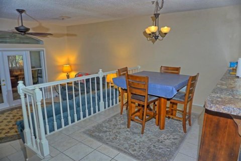 Townhouse in Lutz, Florida 2 bedrooms, 146.23 sq.m. № 2144797 - photo 8