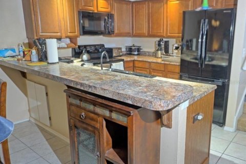 Townhouse in Lutz, Florida 2 bedrooms, 146.23 sq.m. № 2144797 - photo 2