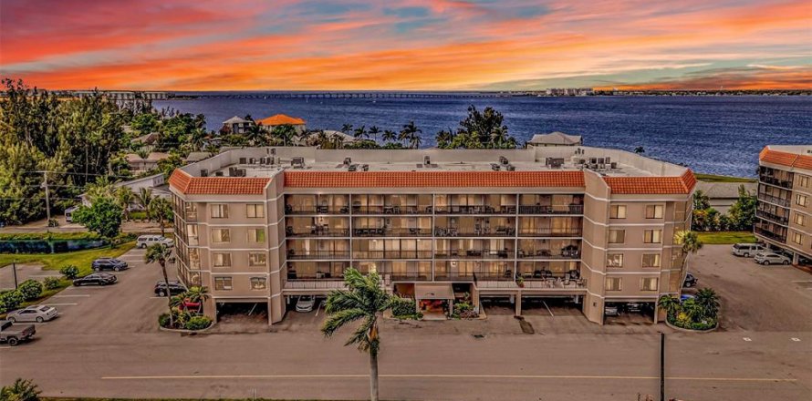 Condo in Punta Gorda, Florida, 3 bedrooms № 2102801