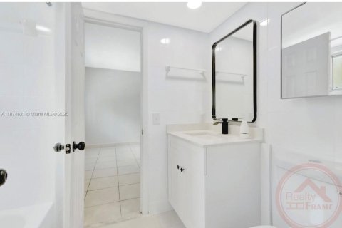 Condominio en alquiler en Miami, Florida, 2 dormitorios, 69.49 m2 № 1921884 - foto 11
