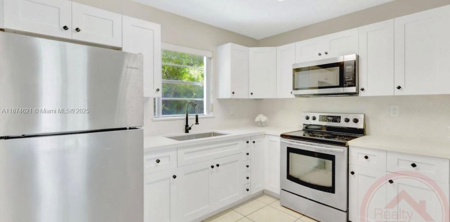 Condominio en Miami, Florida, 2 dormitorios № 1921884