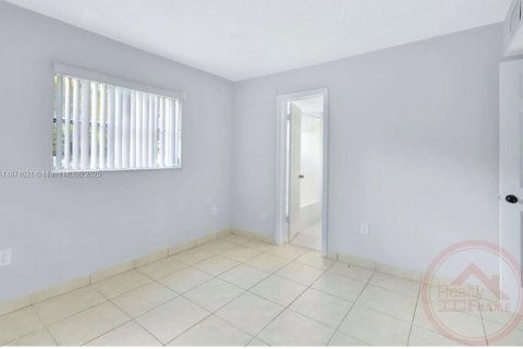 Condominio en alquiler en Miami, Florida, 2 dormitorios, 69.49 m2 № 1921884 - foto 5