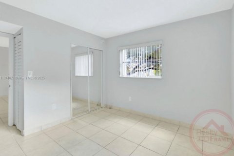 Condominio en alquiler en Miami, Florida, 2 dormitorios, 69.49 m2 № 1921884 - foto 8