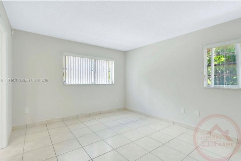 Condominio en alquiler en Miami, Florida, 2 dormitorios, 69.49 m2 № 1921884 - foto 7