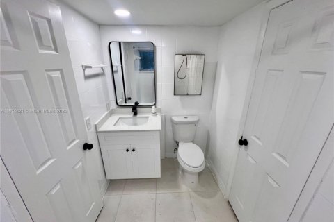 Condominio en alquiler en Miami, Florida, 2 dormitorios, 69.49 m2 № 1921884 - foto 12
