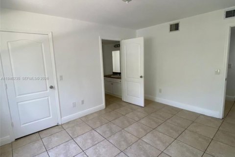 Copropriété à vendre à Pompano Beach, Floride: 3 chambres, 107.77 m2 № 2002577 - photo 4