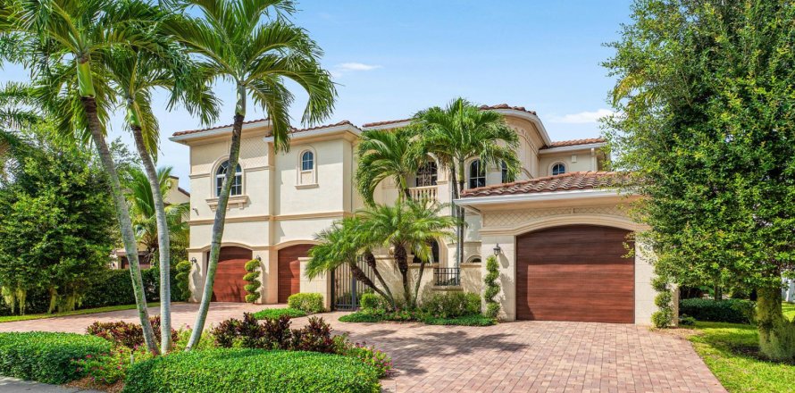 House in Delray Beach, Florida 5 bedrooms, 507.62 sq.m. № 2399856