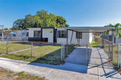 Casa en venta en Opa-locka, Florida, 5 dormitorios, 150.69 m2 № 2029362 - foto 24