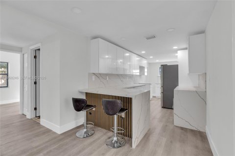 Casa en venta en Opa-locka, Florida, 5 dormitorios, 150.69 m2 № 2029362 - foto 22