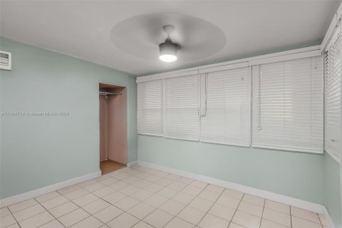Villa ou maison à vendre à North Miami, Floride: 2 chambres, 142.51 m2 № 1920046 - photo 17
