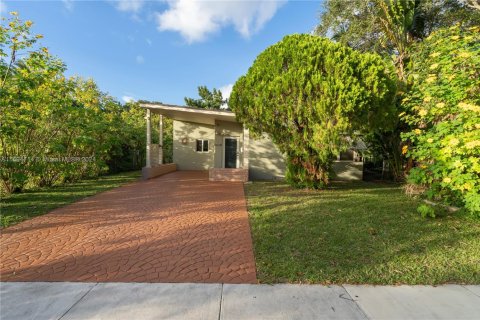 Villa ou maison à vendre à North Miami, Floride: 2 chambres, 142.51 m2 № 1920046 - photo 3