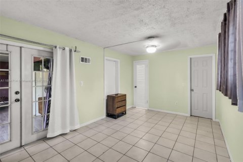 Villa ou maison à vendre à North Miami, Floride: 2 chambres, 142.51 m2 № 1920046 - photo 23