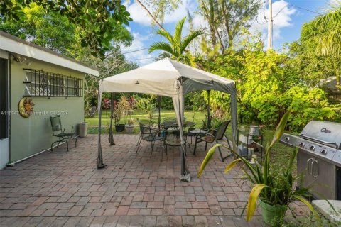 Villa ou maison à vendre à North Miami, Floride: 2 chambres, 142.51 m2 № 1920046 - photo 27