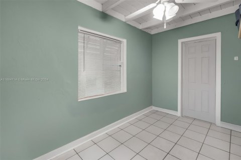 Villa ou maison à vendre à North Miami, Floride: 2 chambres, 142.51 m2 № 1920046 - photo 18