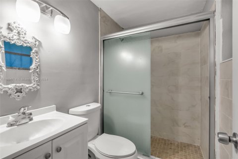 Villa ou maison à vendre à North Miami, Floride: 2 chambres, 142.51 m2 № 1920046 - photo 24