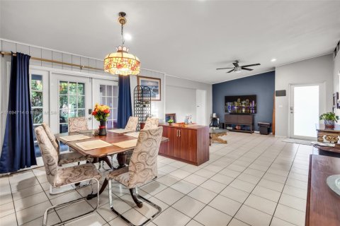 Villa ou maison à vendre à North Miami, Floride: 2 chambres, 142.51 m2 № 1920046 - photo 12
