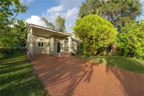 Villa ou maison à vendre à North Miami, Floride: 2 chambres, 142.51 m2 № 1920046 - photo 1