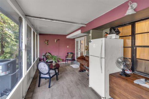 Villa ou maison à vendre à North Miami, Floride: 2 chambres, 142.51 m2 № 1920046 - photo 26