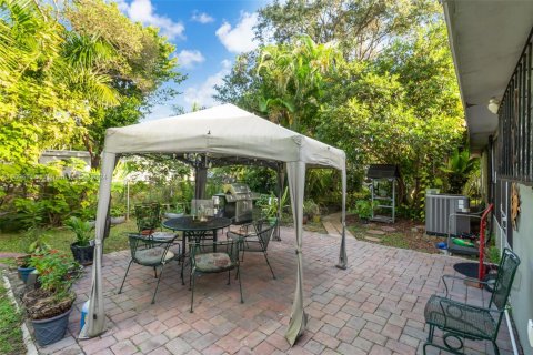 Villa ou maison à vendre à North Miami, Floride: 2 chambres, 142.51 m2 № 1920046 - photo 30