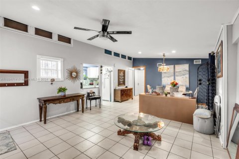 Villa ou maison à vendre à North Miami, Floride: 2 chambres, 142.51 m2 № 1920046 - photo 9