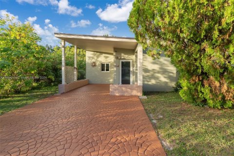 Villa ou maison à vendre à North Miami, Floride: 2 chambres, 142.51 m2 № 1920046 - photo 2