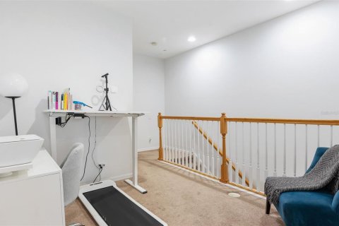 Townhouse in Saint Petersburg, Florida 3 bedrooms, 189.89 sq.m. № 1637609 - photo 14