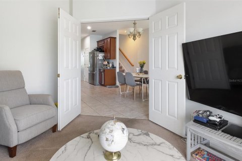 Townhouse in Saint Petersburg, Florida 3 bedrooms, 189.89 sq.m. № 1637609 - photo 8