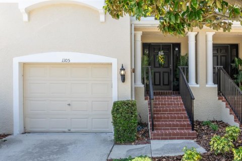Townhouse in Saint Petersburg, Florida 3 bedrooms, 189.89 sq.m. № 1637609 - photo 3