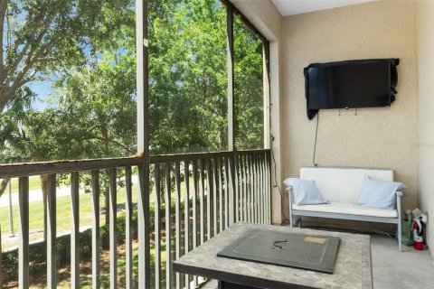 Townhouse in Saint Petersburg, Florida 3 bedrooms, 189.89 sq.m. № 1637609 - photo 13