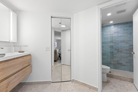 Condo in Miami Beach, Florida, 2 bedrooms № 2000476 - photo 6