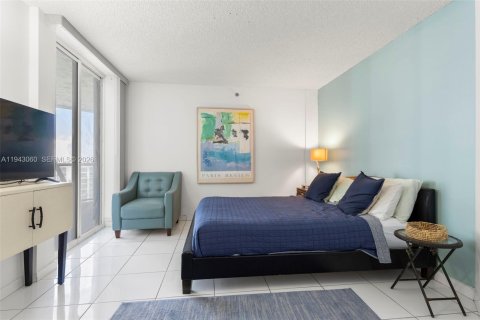 Condo in Miami Beach, Florida, 2 bedrooms № 2000476 - photo 7