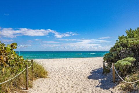 Condo in Miami Beach, Florida, 2 bedrooms  № 2000476