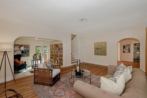 Купить виллу или дом в Корал-Гейблс, Флорида 6 спален, 297.47м2, № 2050301 - фото 22