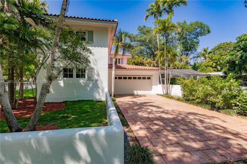 House in Coral Gables, Florida 6 bedrooms, 297.47 sq.m. № 2050301 - photo 28