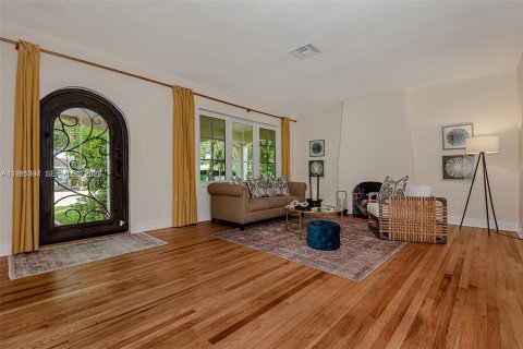 Купить виллу или дом в Корал-Гейблс, Флорида 6 спален, 297.47м2, № 2050301 - фото 11