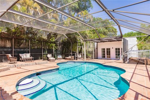 House in Coral Gables, Florida 6 bedrooms, 297.47 sq.m. № 2050301 - photo 25