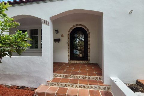 Купить виллу или дом в Корал-Гейблс, Флорида 6 спален, 297.47м2, № 2050301 - фото 4