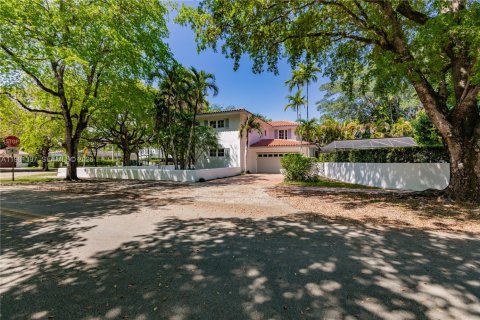 House in Coral Gables, Florida 6 bedrooms, 297.47 sq.m. № 2050301 - photo 29