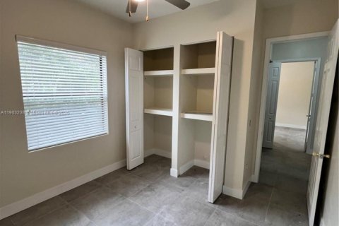 Villa ou maison à louer à Miami, Floride: 5 chambres, 446.86 m2 № 2015371 - photo 12