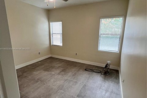 Villa ou maison à louer à Miami, Floride: 5 chambres, 446.86 m2 № 2015371 - photo 7