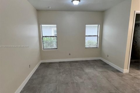 Villa ou maison à louer à Miami, Floride: 5 chambres, 446.86 m2 № 2015371 - photo 9