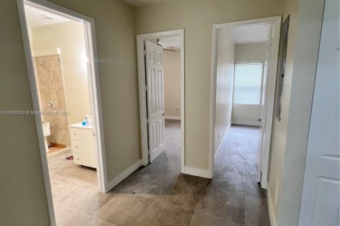 Villa ou maison à louer à Miami, Floride: 5 chambres, 446.86 m2 № 2015371 - photo 3