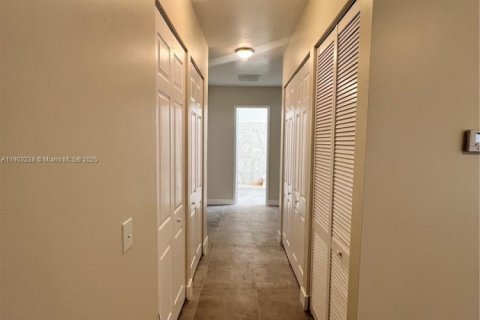 Villa ou maison à louer à Miami, Floride: 5 chambres, 446.86 m2 № 2015371 - photo 15