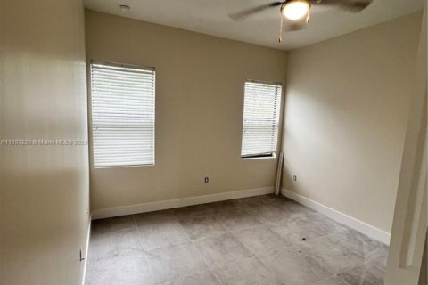 Villa ou maison à louer à Miami, Floride: 5 chambres, 446.86 m2 № 2015371 - photo 5