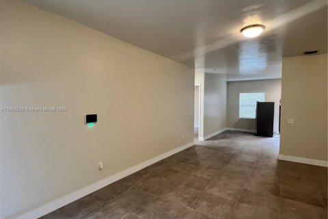 Villa ou maison à louer à Miami, Floride: 5 chambres, 446.86 m2 № 2015371 - photo 13