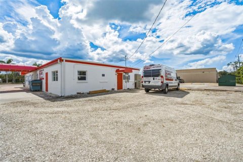 Propiedad comercial en venta en Port Charlotte, Florida, 234.11 m2 № 2380629 - foto 5