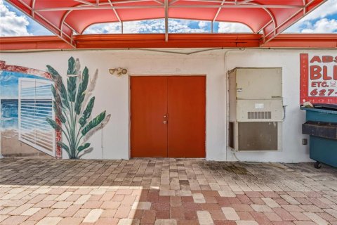 Propiedad comercial en venta en Port Charlotte, Florida, 234.11 m2 № 2380629 - foto 4