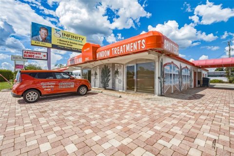 Propiedad comercial en Port Charlotte, Florida 234.11 m2 № 2380629