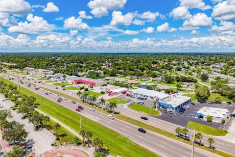 Propiedad comercial en venta en Port Charlotte, Florida, 234.11 m2 № 2380629 - foto 11