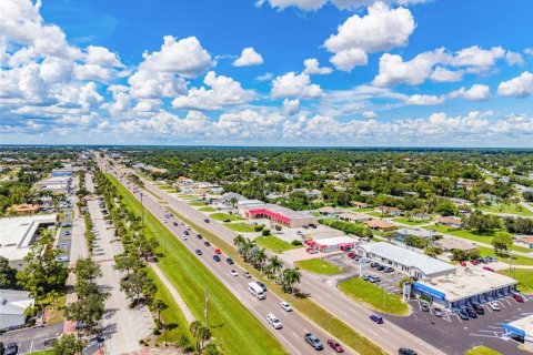 Propiedad comercial en venta en Port Charlotte, Florida, 234.11 m2 № 2380629 - foto 10